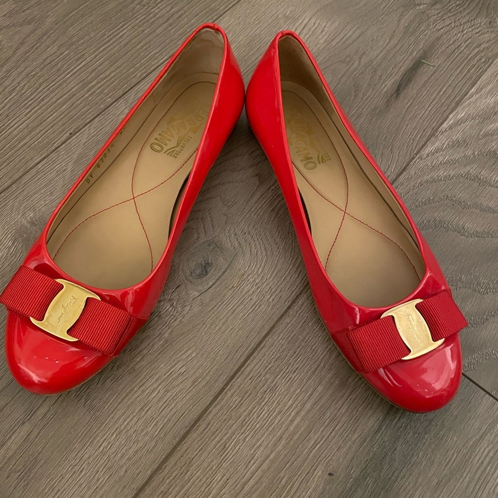Salvatore Ferragamo Red Flats *6 1/2 B. Gently worn in good shape❣️